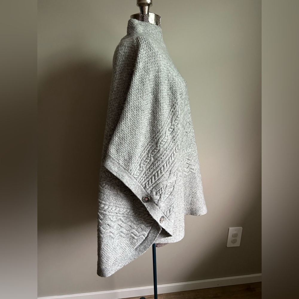Wool blend Gray Women's poncho cape cable knit winter cozy - Picture 2 of 10